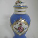 591 1160 VASE AND COVER